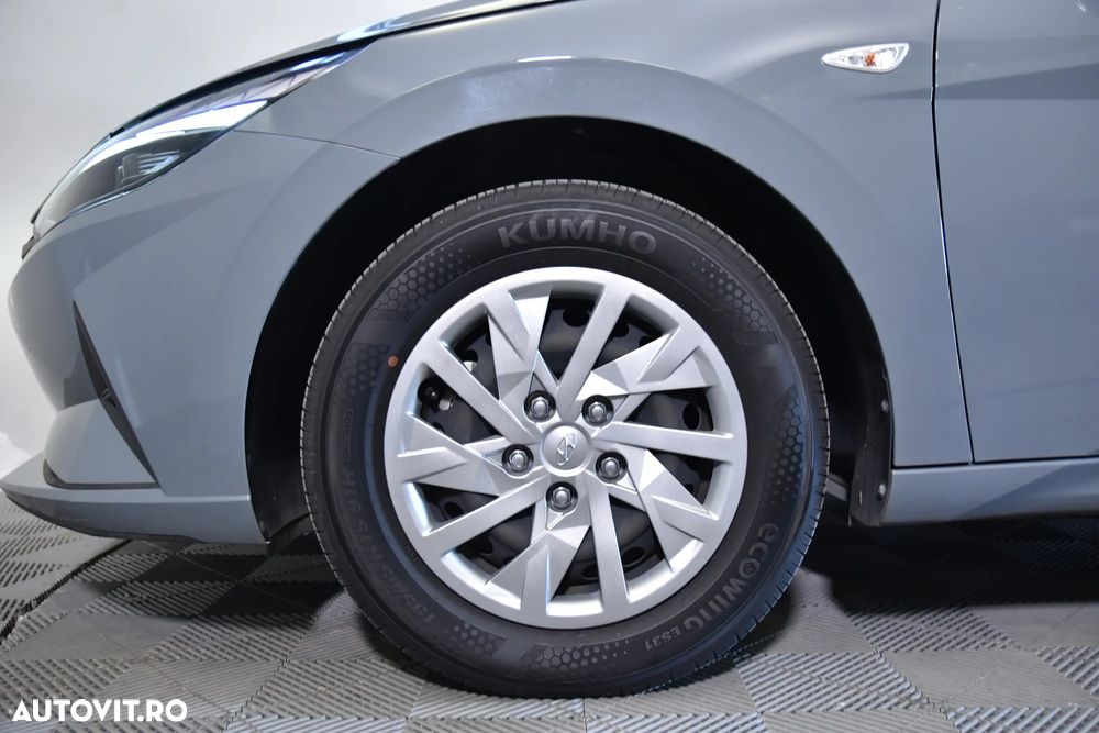 Hyundai Elantra - 13