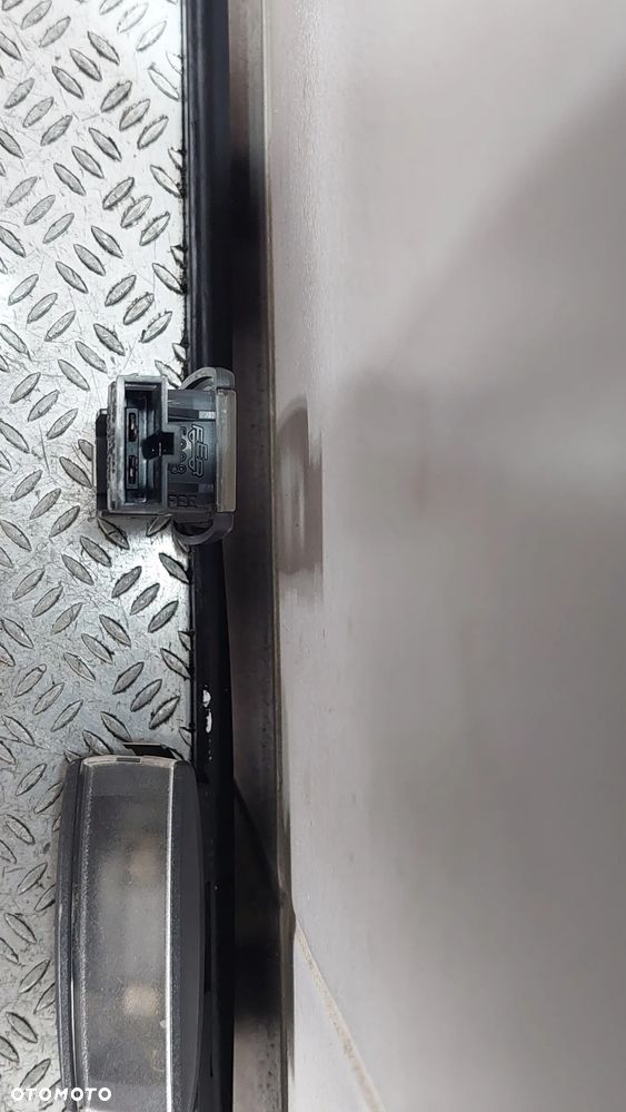 LAMPKA OŚWIETLENIE WNĘTRZA KABINY VW NR 1K0947109 CENA ZA SZTUKĘ - 2