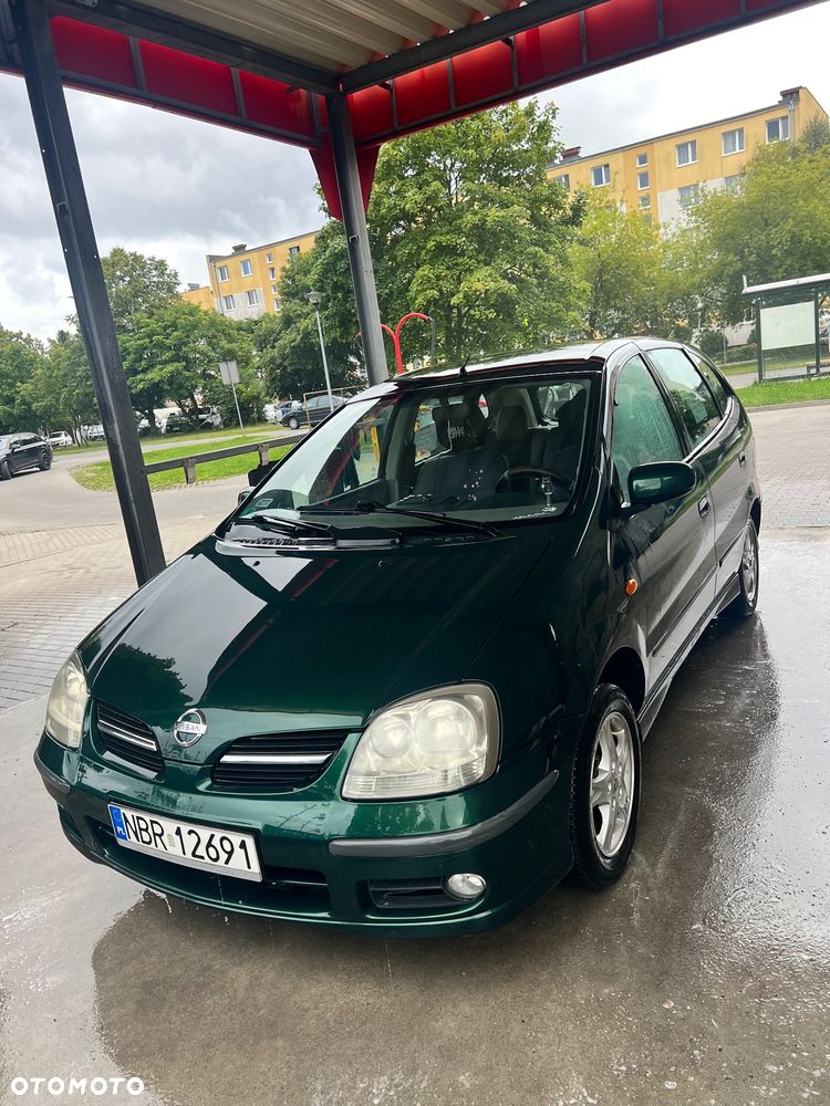 Nissan Almera Tino - 1