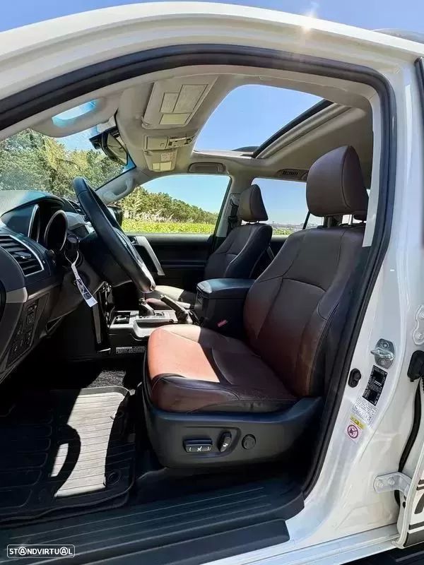 Toyota Land Cruiser 2.8 D-4D Auto Executive - 7