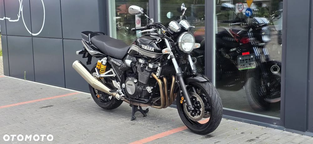 Yamaha XJR - 6