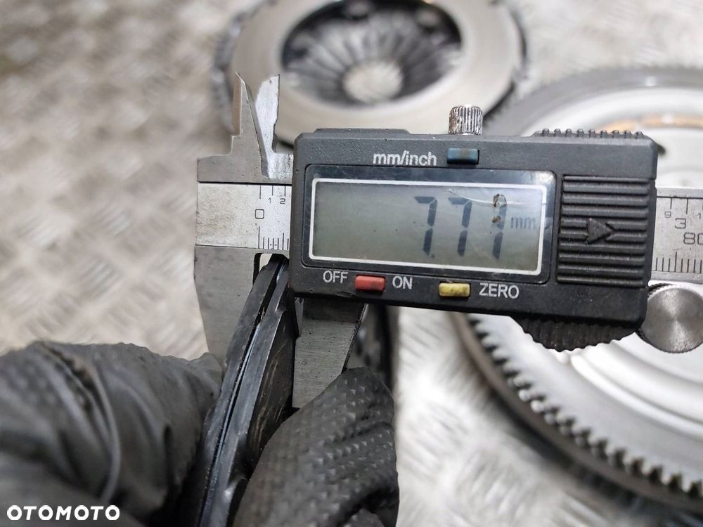 KOŁO DWUMASOWE + TARCZA DOCISK ŁOŻYSKO OPOROWE VOLVO V40 II 1.6 D 415053710 - 11