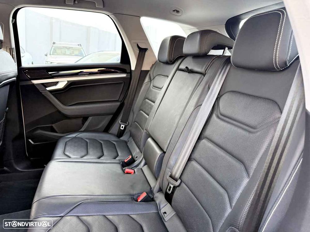VW Touareg 3.0 TDI V6 Elegance Plus - 32