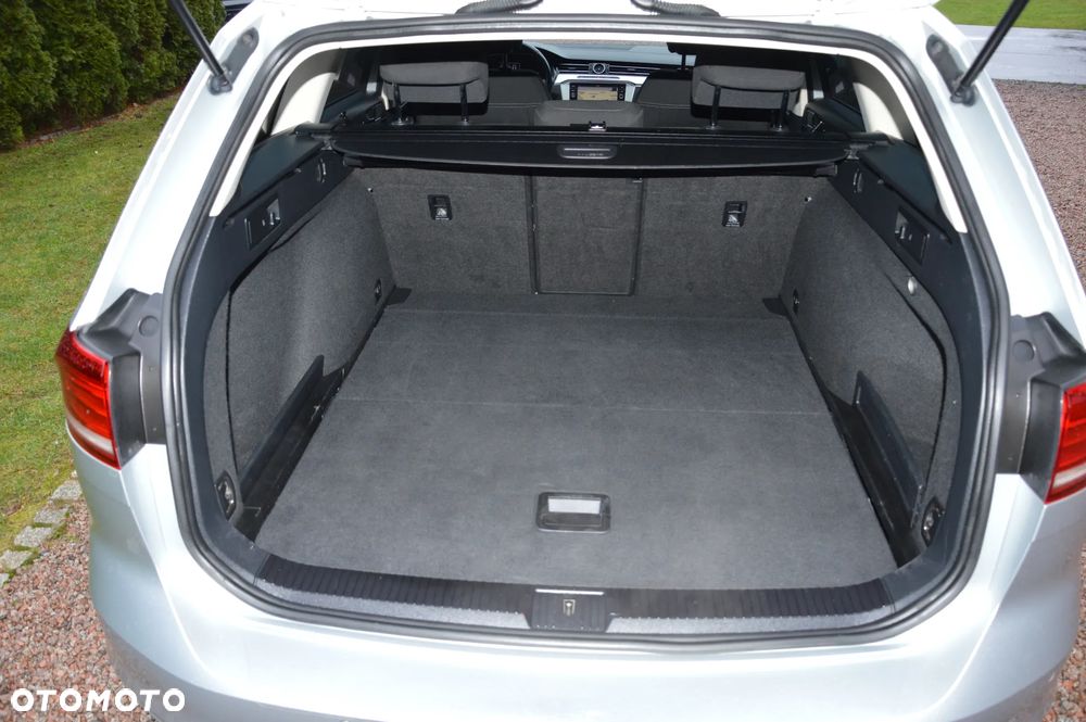 Volkswagen Passat Variant - 37