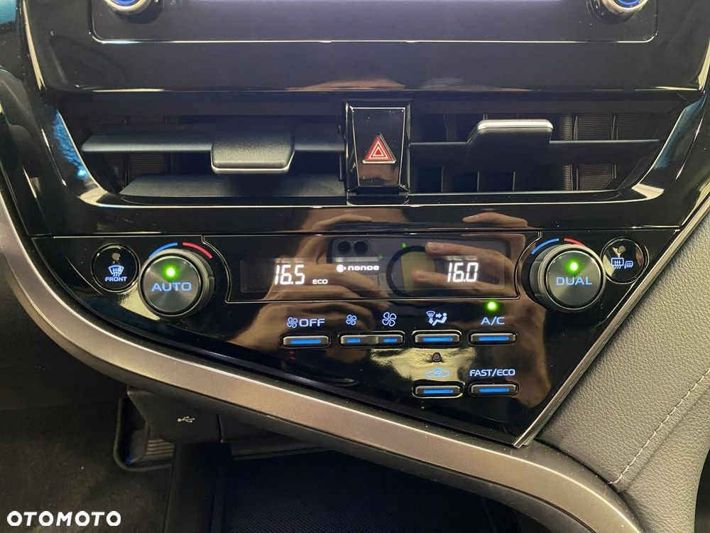 Toyota Camry - 22