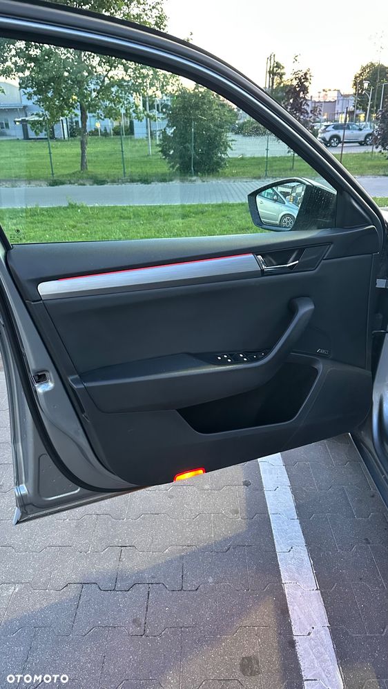 Skoda Superb 2.0 TDI Sportline DSG - 18