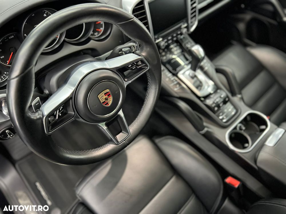 Porsche Cayenne Platinum Edition - 14