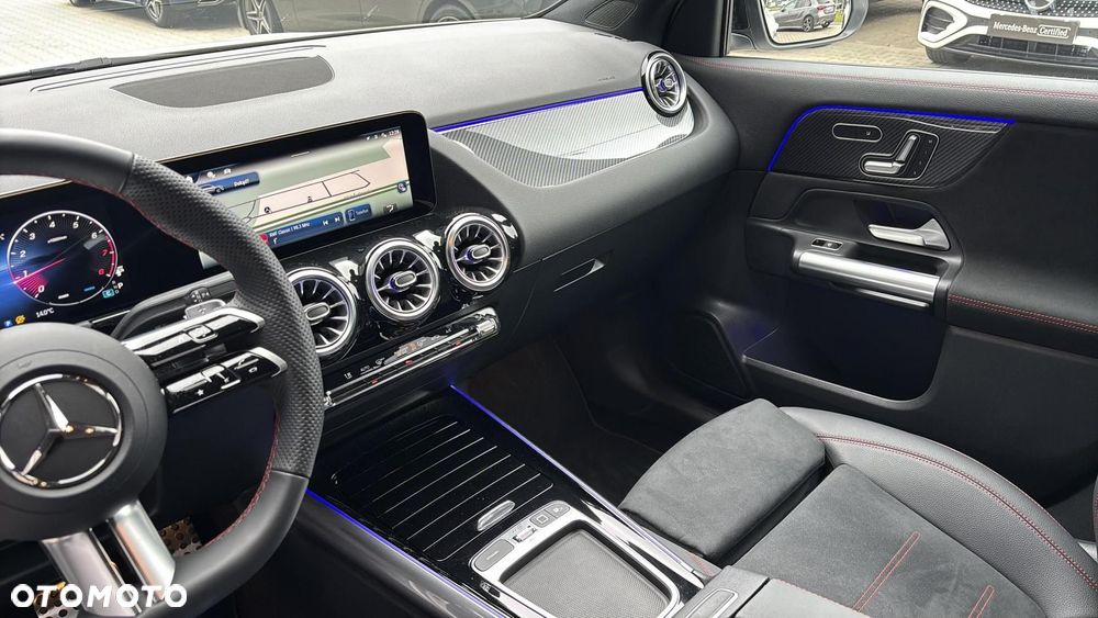 Mercedes-Benz GLA - 13