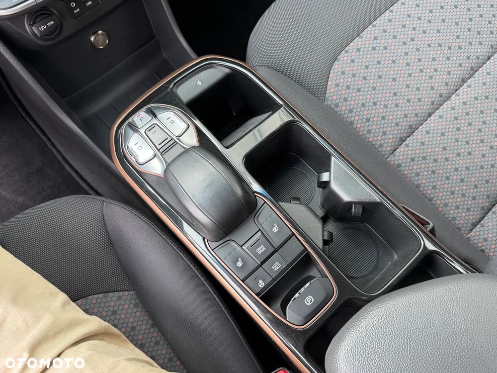 Hyundai IONIQ - 23