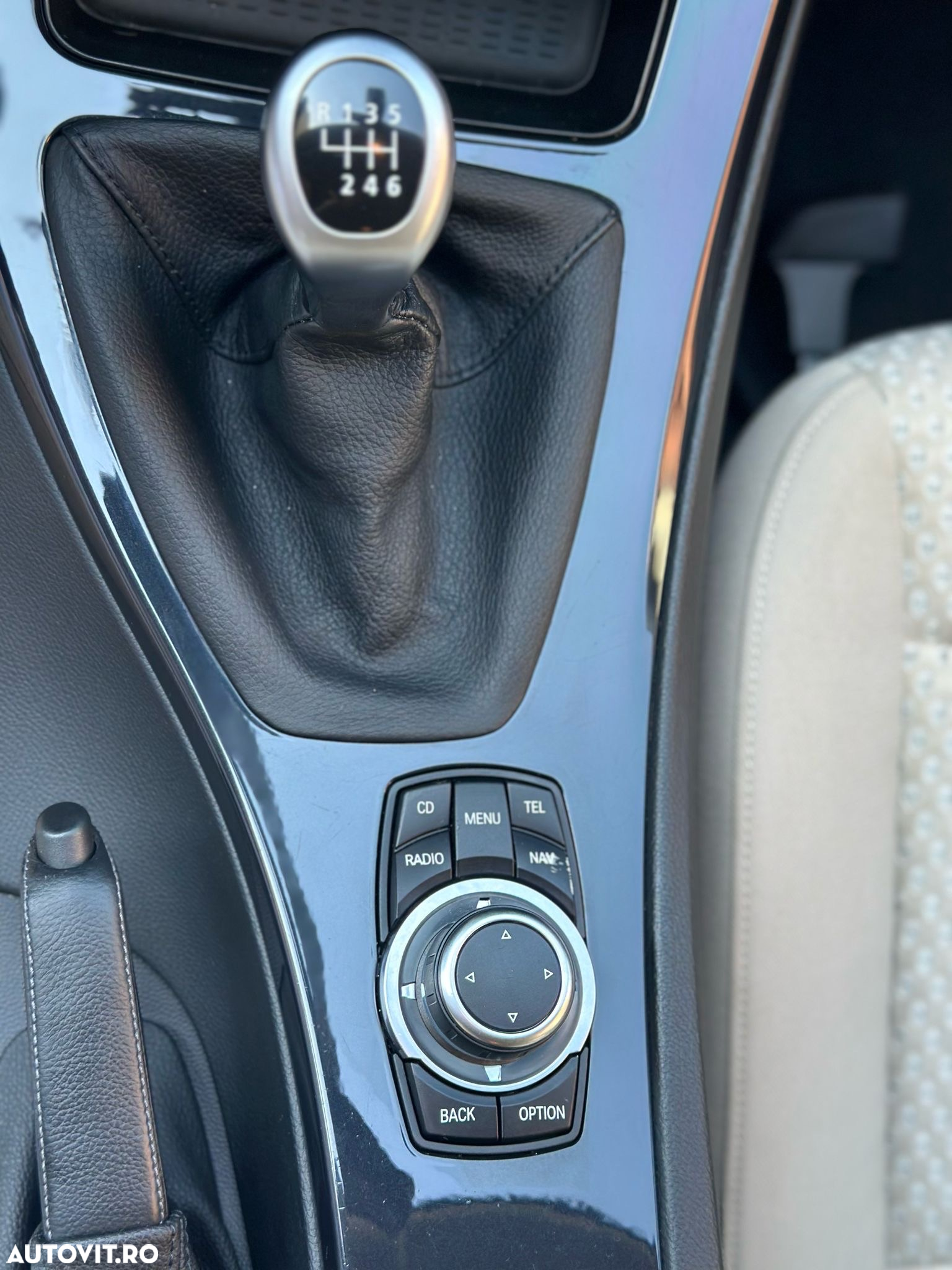 BMW Seria 3 318d DPF Touring - 11