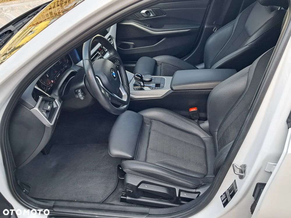 BMW Seria 3 318d Edition Luxury Line Purity - 15