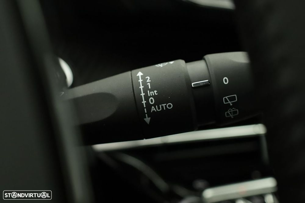 Peugeot 2008 1.2 PureTech Allure - 19