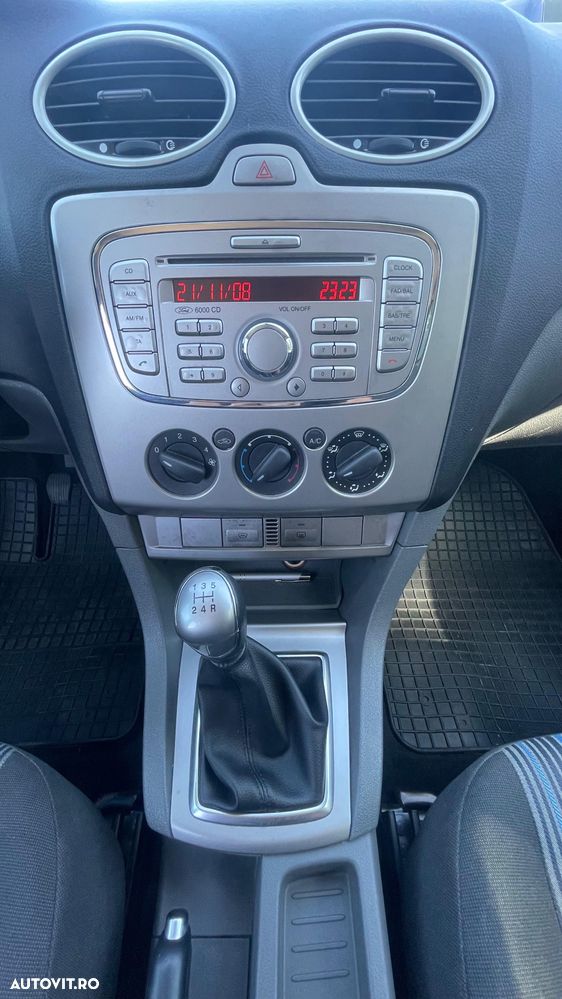 Ford Focus 1.6 TDCi DPF Style - 8