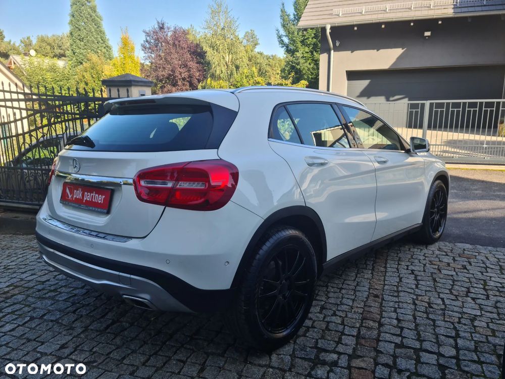 Mercedes-Benz GLA - 25