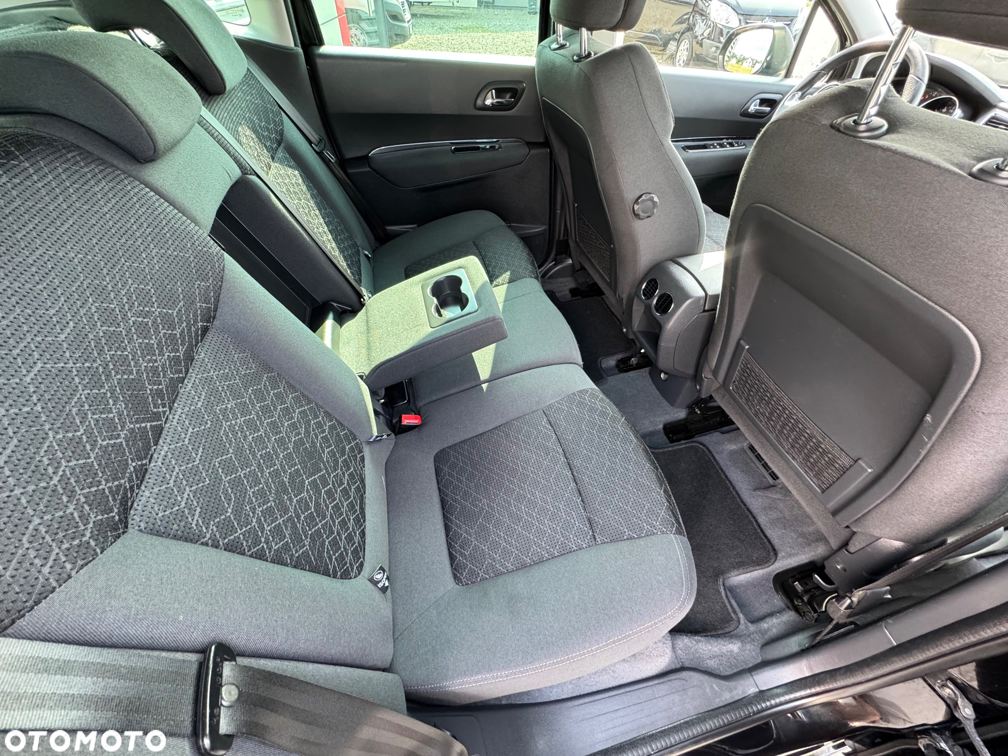Peugeot 3008 1.6 BlueHDi Style S&S - 18