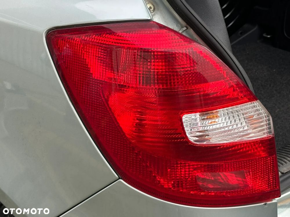 SKODA FABIA II 1.2 benzyna 07- Lampa lewa tył tylna HB-5 DRZWI