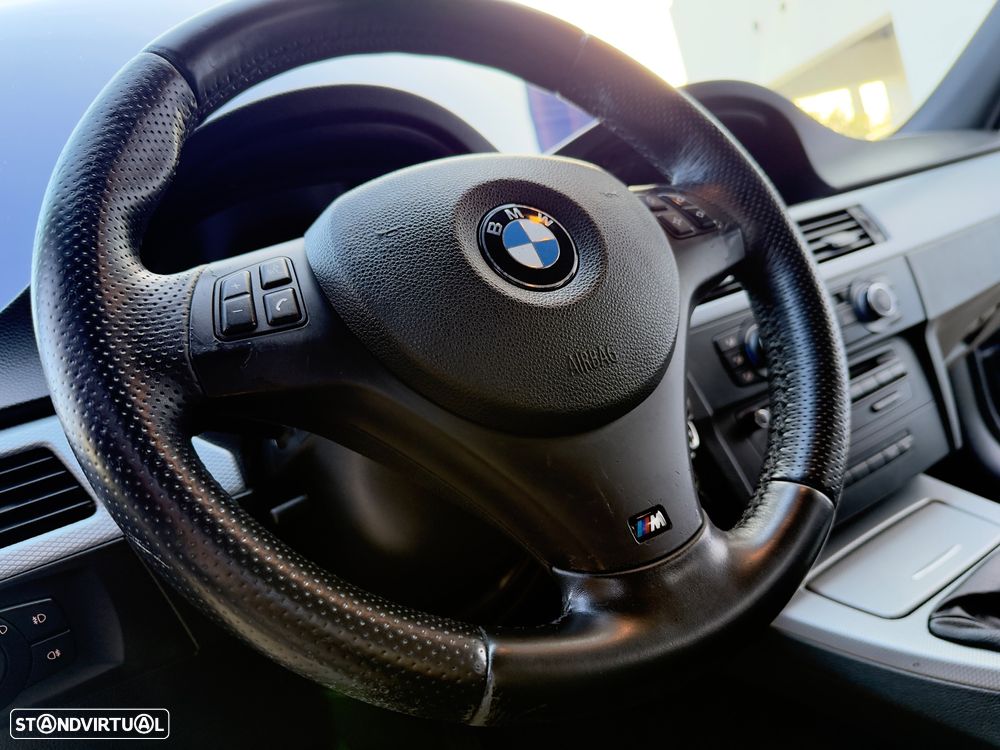 BMW 320 d Navigation Sport - 41