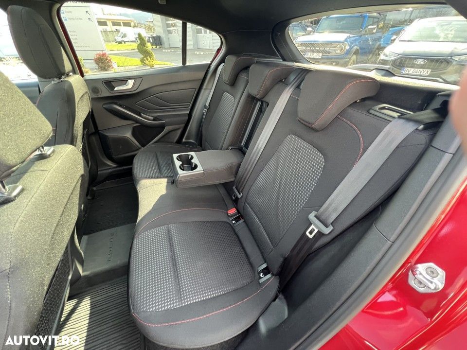 Ford Focus - 32