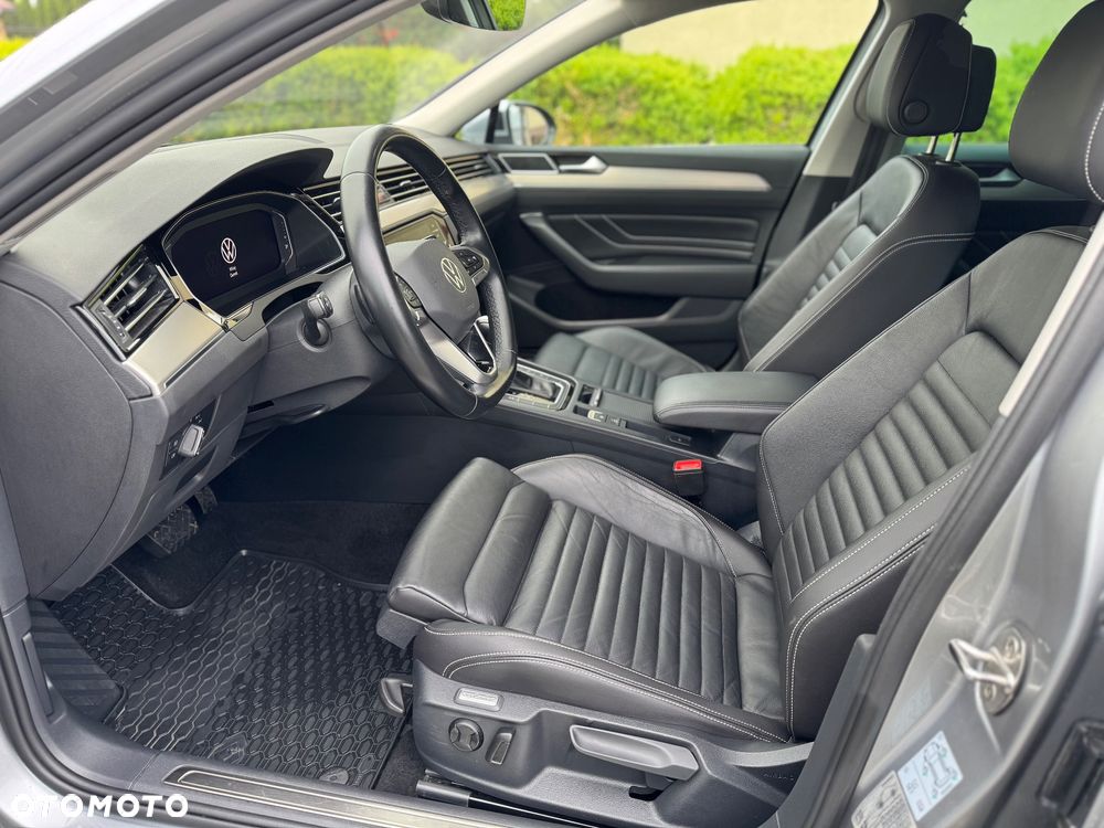 Volkswagen Passat Variant 2.0 TDI EVO Elegance DSG - 17