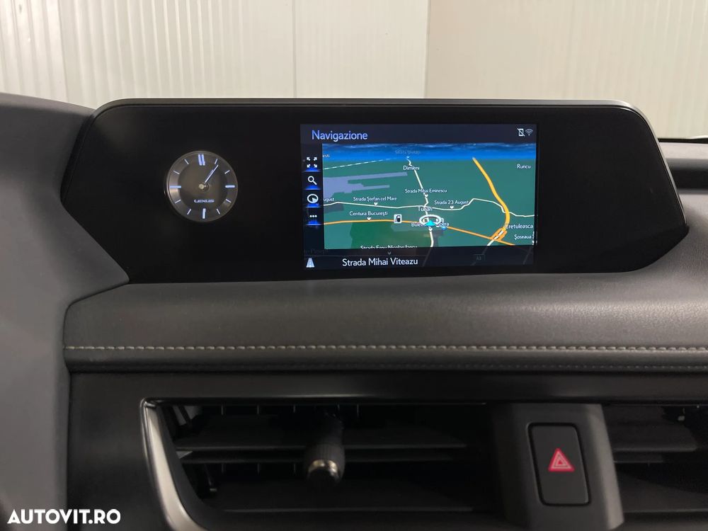 Lexus UX 250h Business Edition - 14