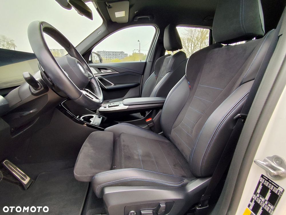 BMW iX1 xDrive30 66.5kWh M Sport - 7