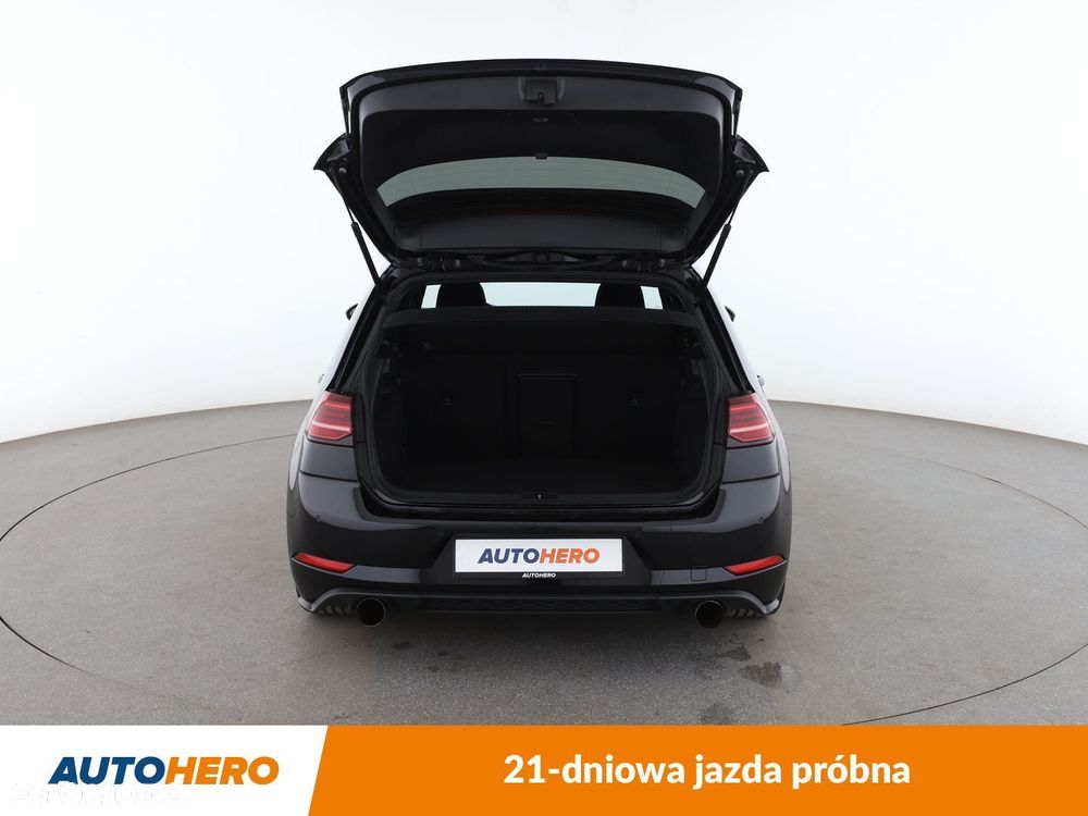 Volkswagen Golf - 17