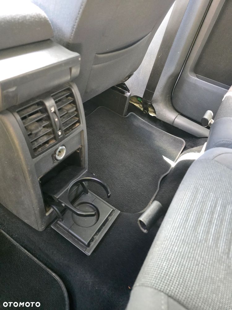 Volkswagen Touran - 22