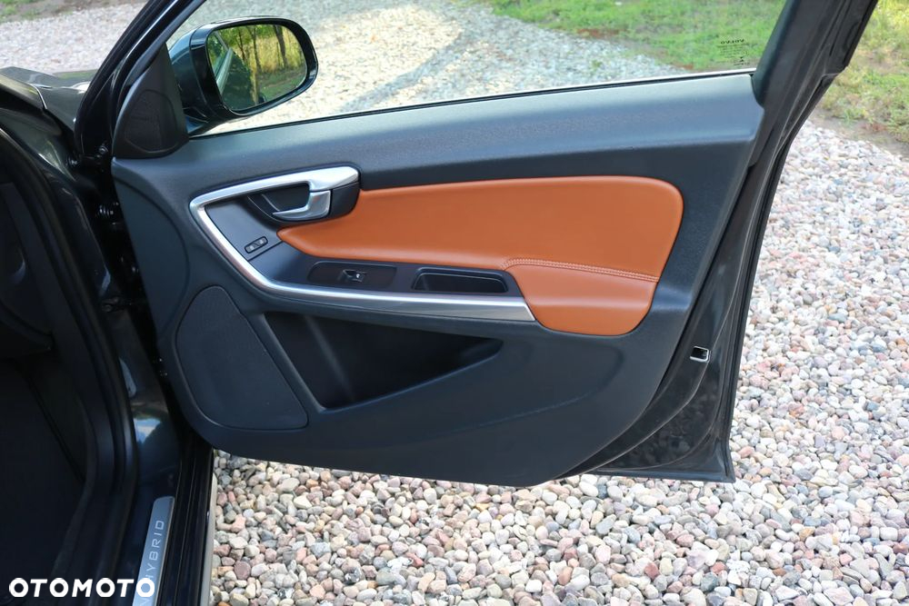 Volvo V60 D5 AWD Geartronic RDesign - 12