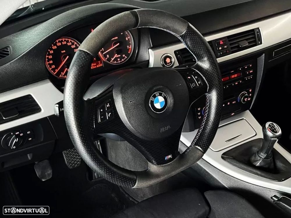BMW 320 i Coupe - 24