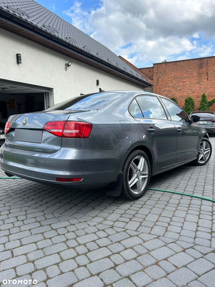 Volkswagen Jetta - 4