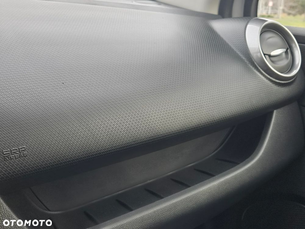 Renault Clio 1.2 16V 75 LIMITED - 19