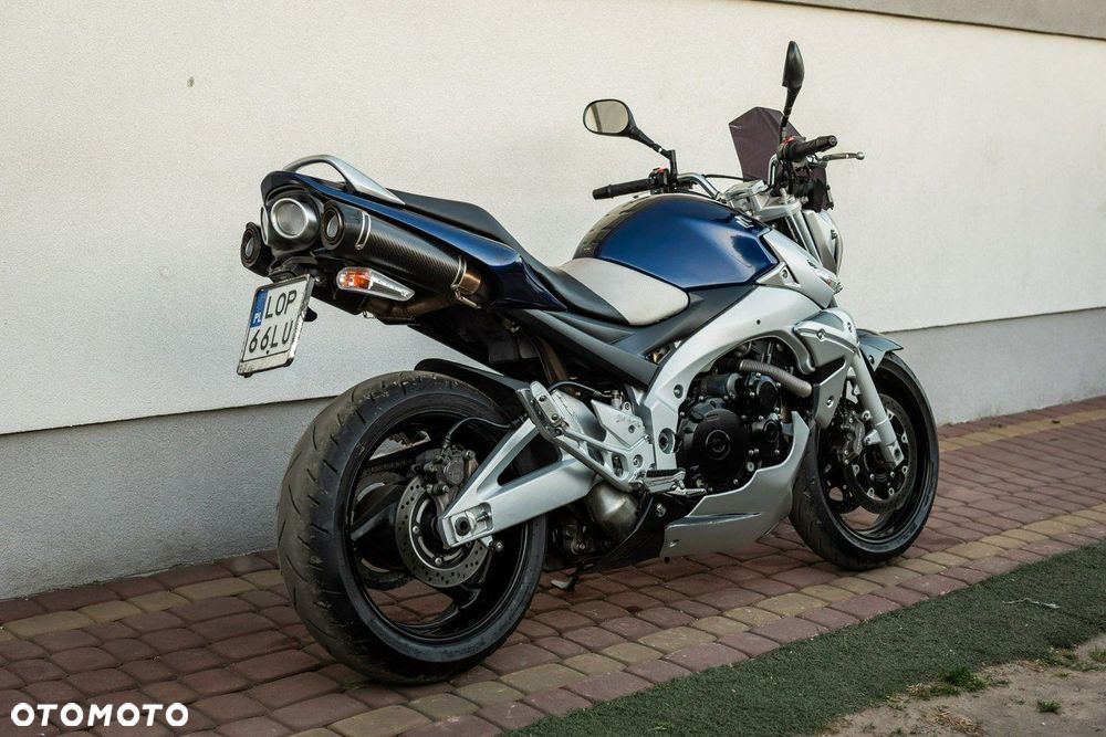 Suzuki GSR - 3