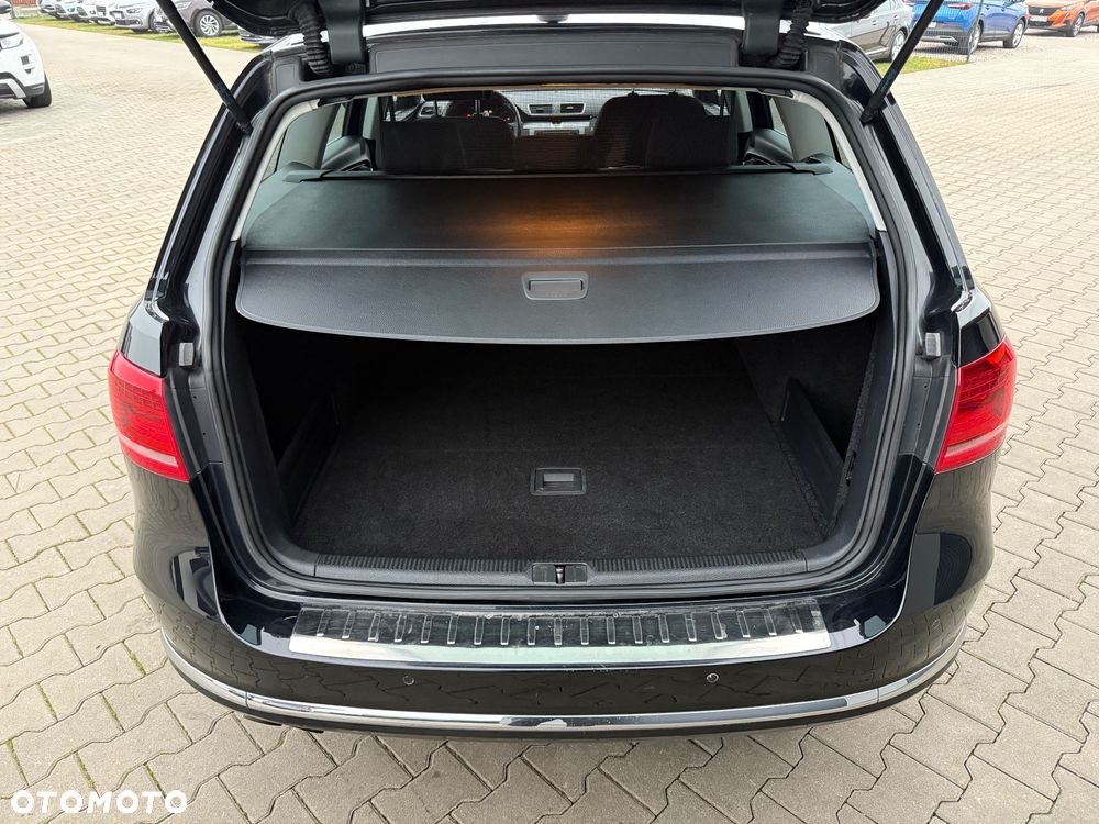 Volkswagen Passat 2.0 TDI BlueMotion Technology Exclusive - 30