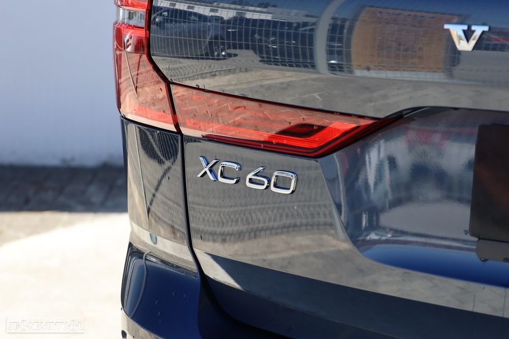 Volvo XC 60 2.0 T6 PHEV Plus Dark - 42