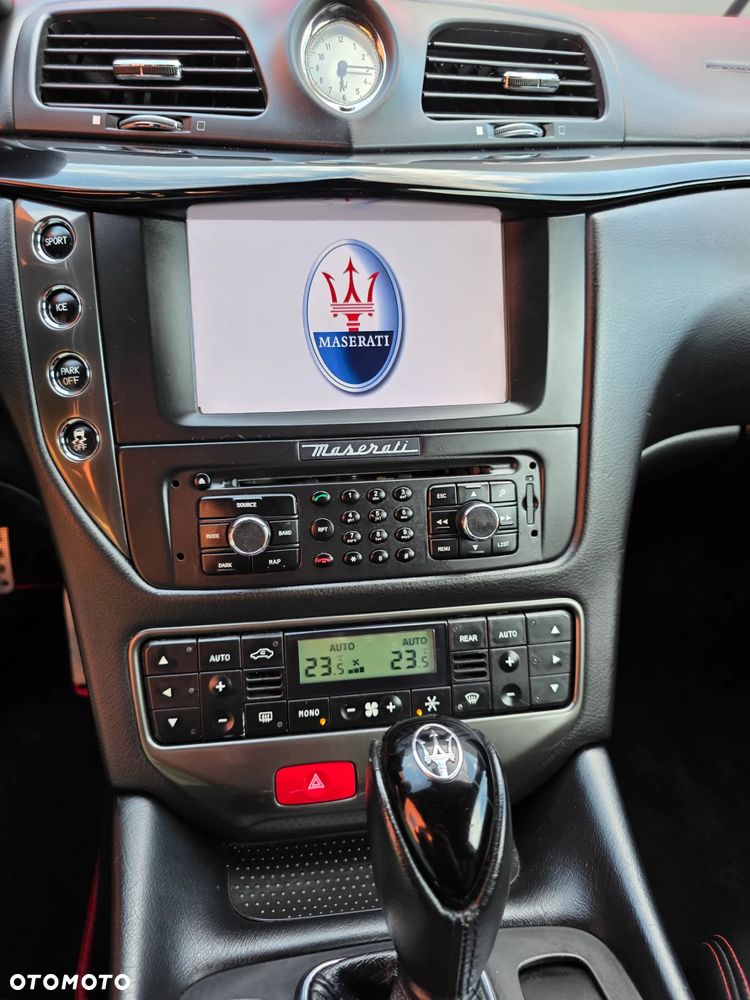 Maserati GranTurismo S Automat - 13