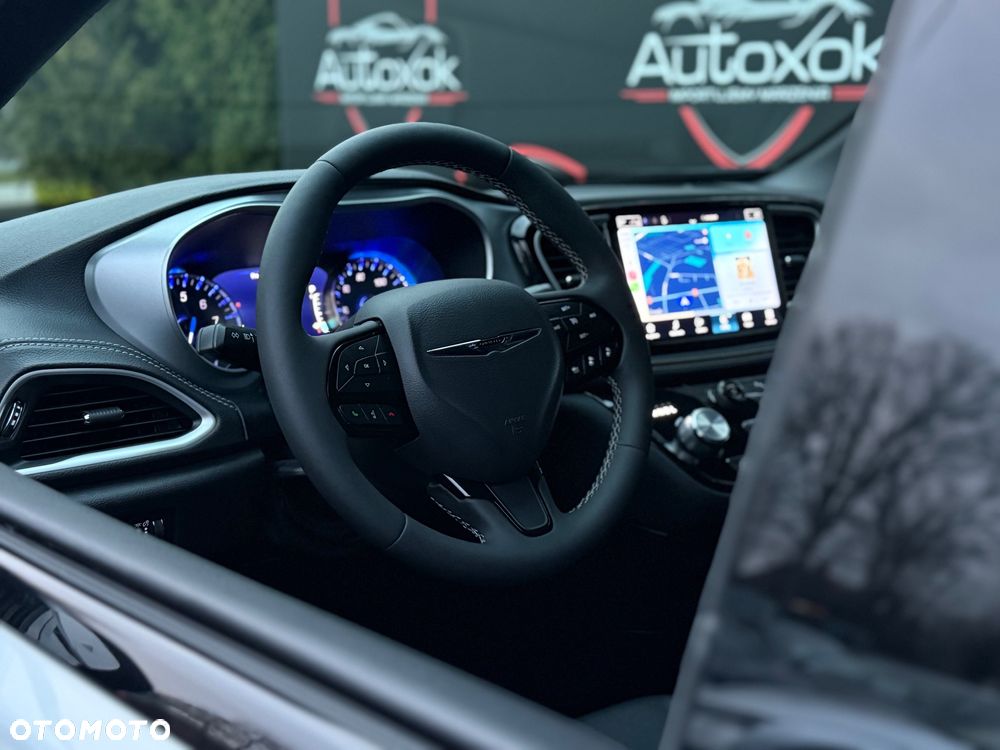 Chrysler Pacifica - 36