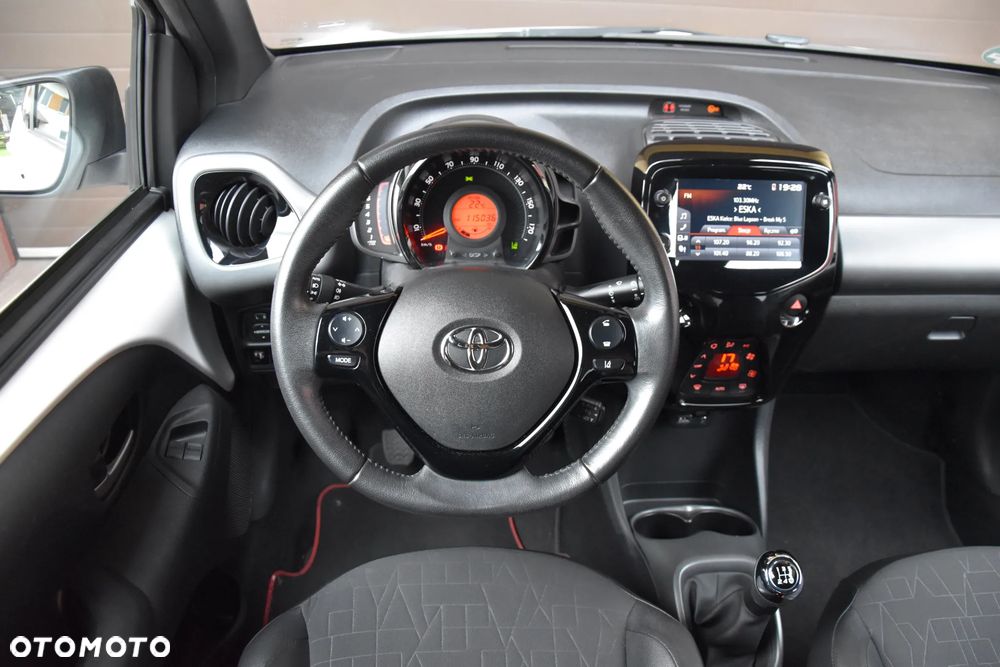 Toyota Aygo x-play club - 21