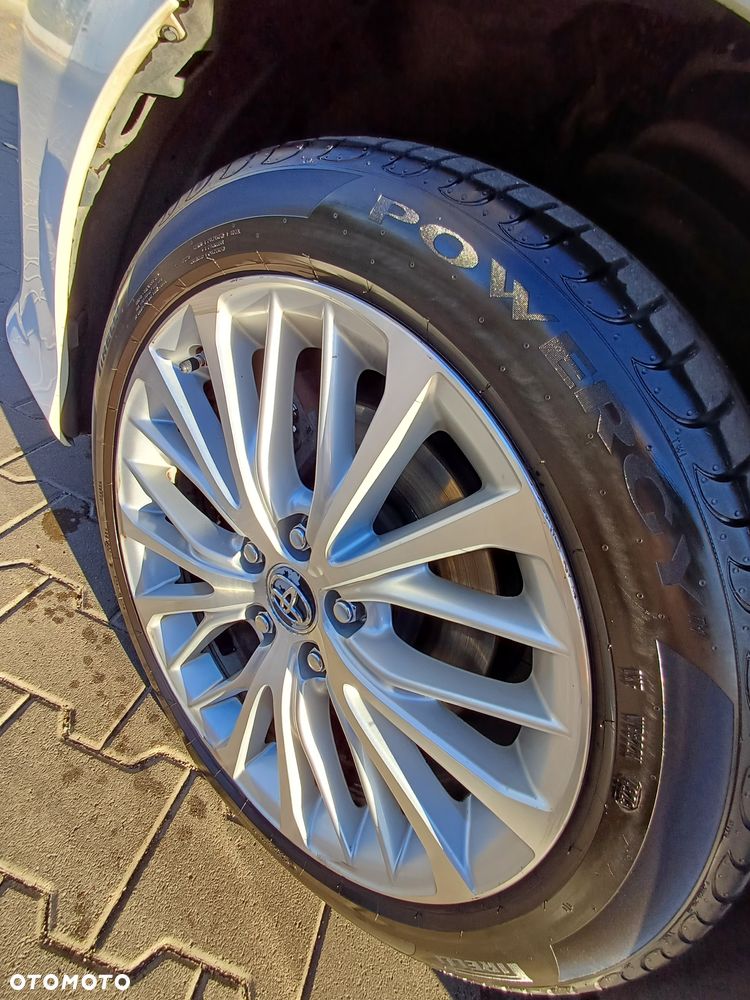 Toyota Camry - 12