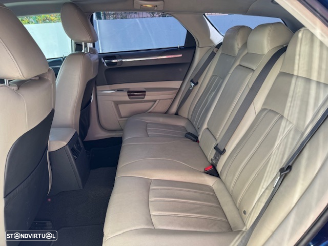 Chrysler 300 C Touring 3.0 CRD - 11