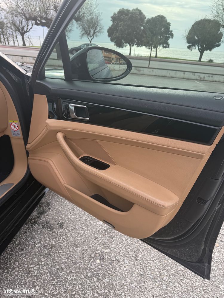 Porsche Panamera - 12