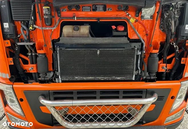 Volvo FH460 6x2 TANDEM GLOB XXL I-SHIFT JUMBO OŚ PODNOSZONA 2xALUTANK STANDKLIMA XENONY SKÓRA LODÓWKA ORUROWANIE Z HALOGENAMI ZABUDOWA ALUMINIOWA FIRANKA + PRZYCZEPA TANDEM SCHWARZMULLER FIRANKA ZESTAW PRZESTRZENNY 2013r EEV FULLSERWIS W VOLVO - 12