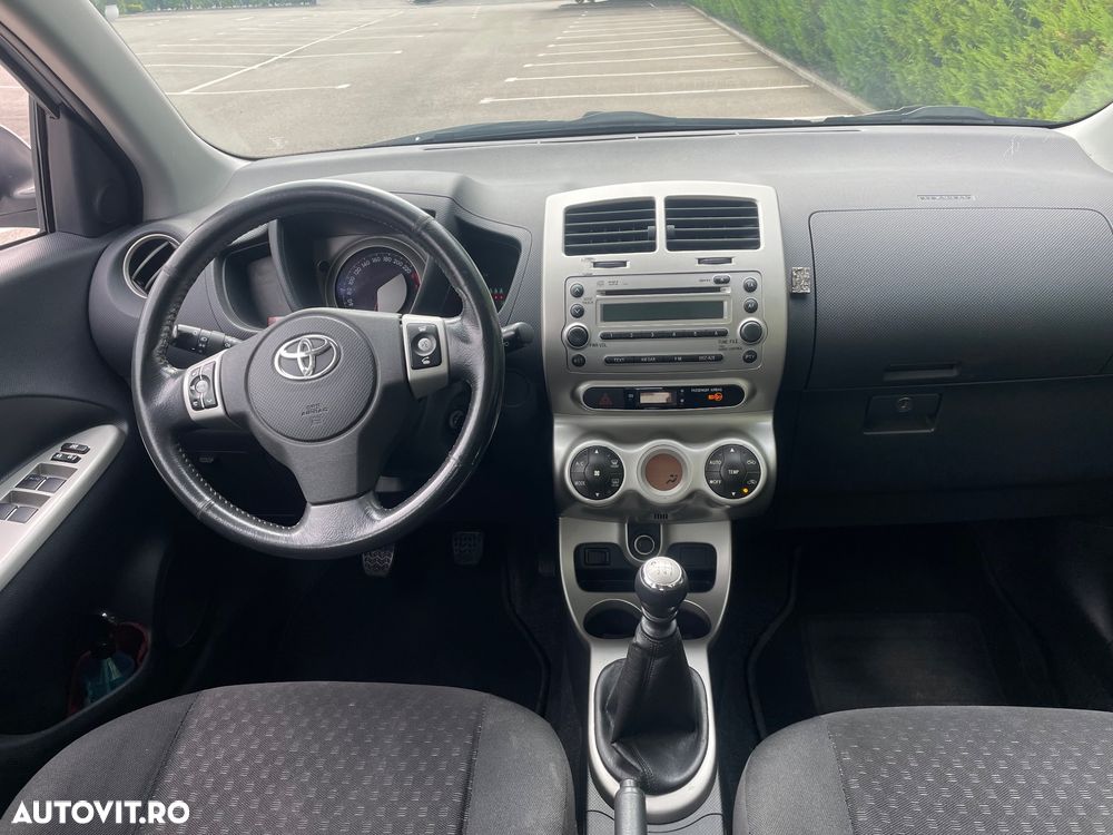 Toyota Urban Cruiser 1.4 D-4D 4x4 - 5