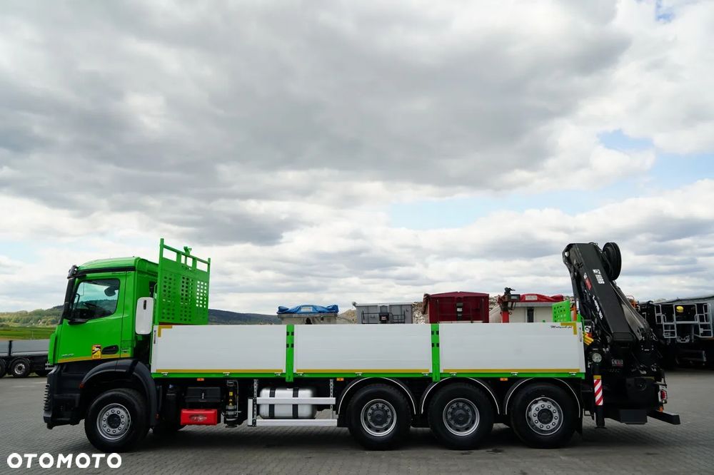 Mercedes-Benz AROCS 3240 / 8x4 / SKRZYNIOWY- 7 M / + HDS HIAB X-HIPRO 302 /  MAX 9 200 KG / 21 M  WYSÓW /  TRIDEM / PILOT / ROTATOR / WIDŁY / OŚ PODNOSZONA / EURO 6 - 11