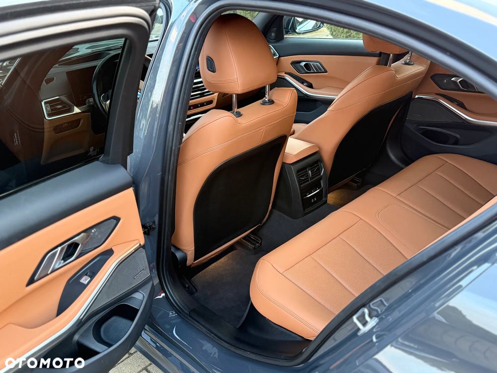 BMW Seria 3 320d xDrive M Sport sport - 13