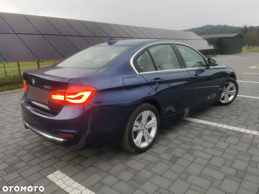 BMW Seria 3 330i xDrive Luxury Line - 3