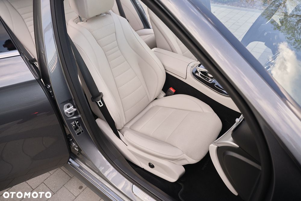 Mercedes-Benz Klasa E 220 d 4-Matic 9G-TRONIC - 18
