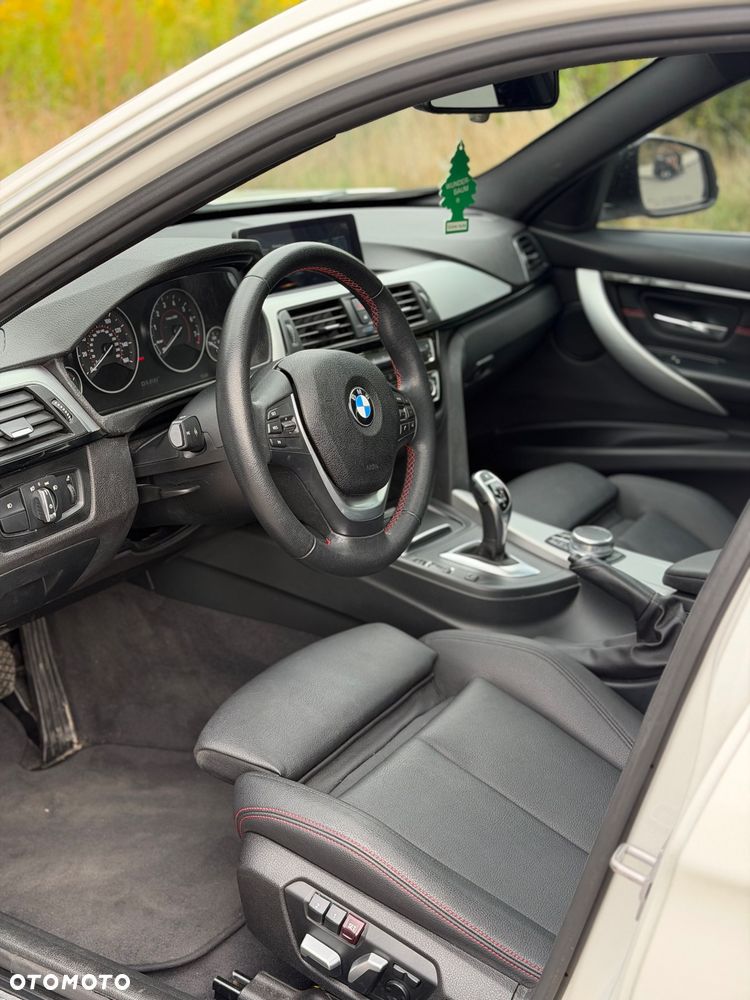 BMW Seria 3 330i - 5