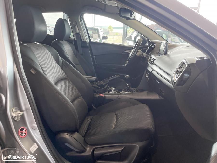 Mazda 3 Hatchback 1.5 Sky-D Excellence Navi - 26