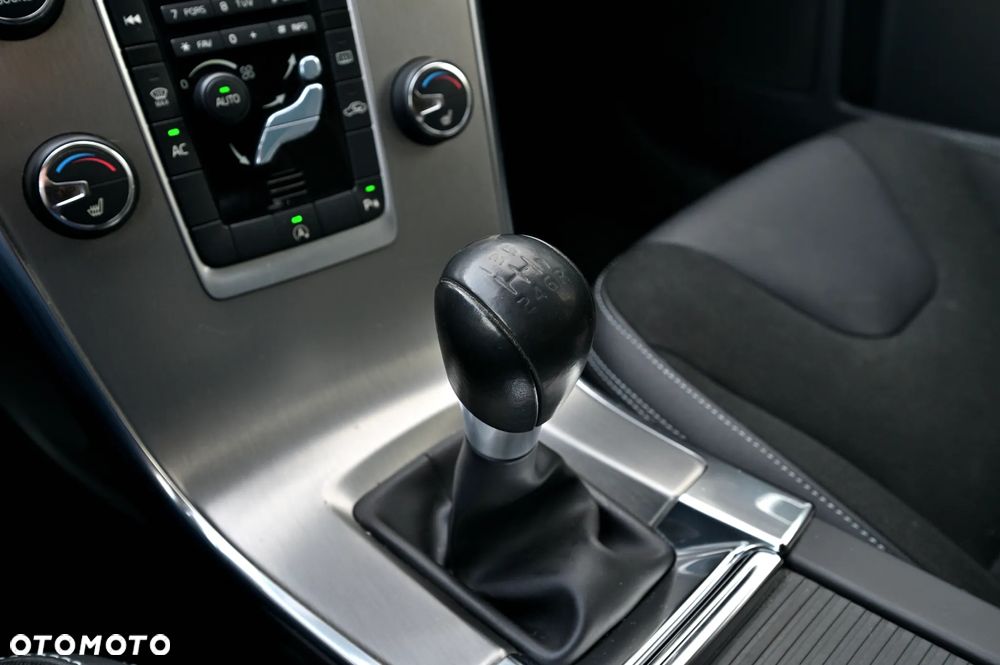 Volvo XC 60 D4 Momentum - 38