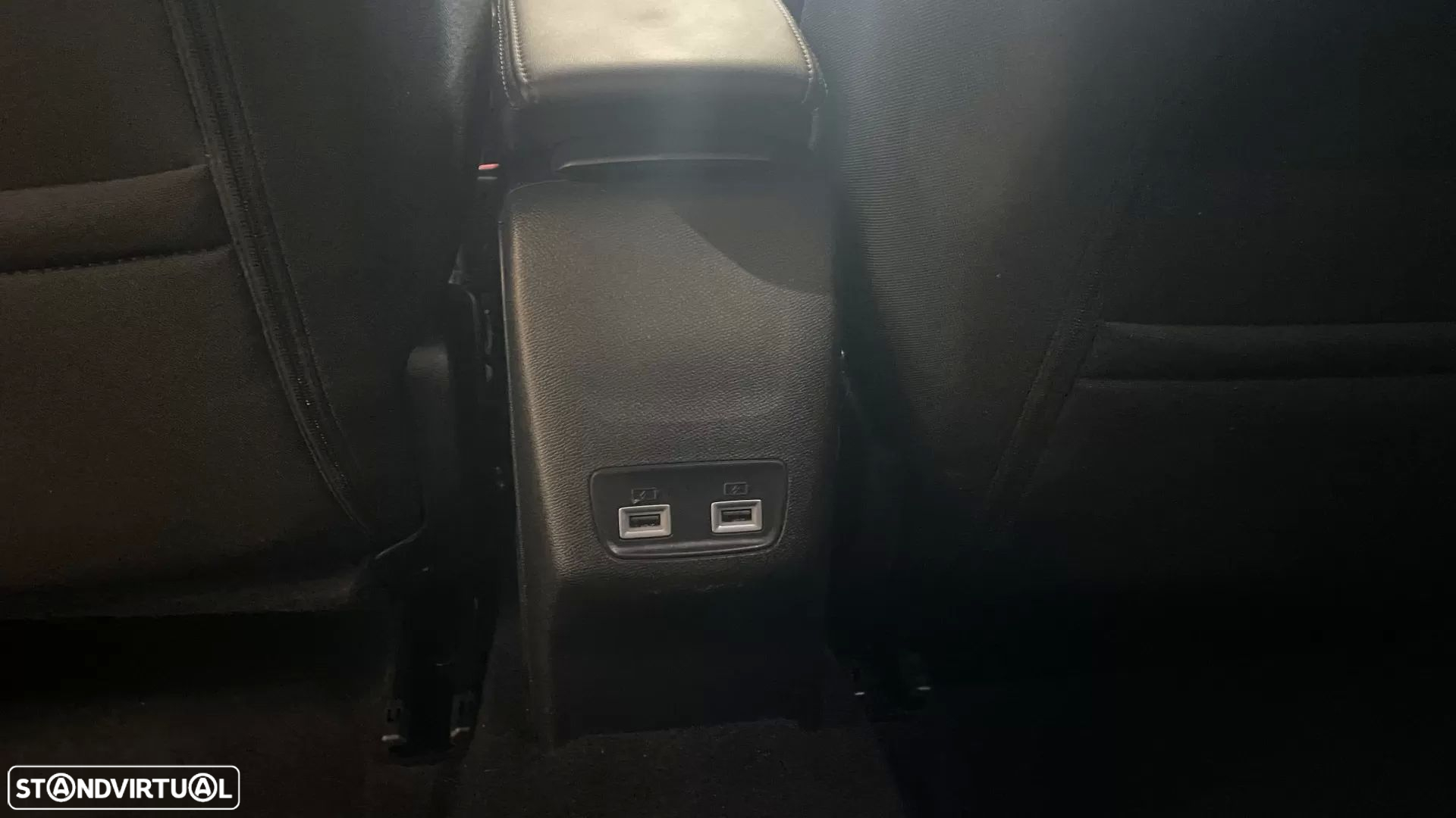 Peugeot 2008 1.2 PureTech Allure EAT8 - 38
